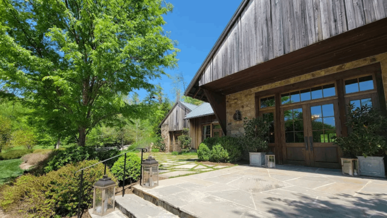 This Restored Barn In Tennessee Serves A Farm-To-Table Dinner That Feels Straight Out Of A Fairytale