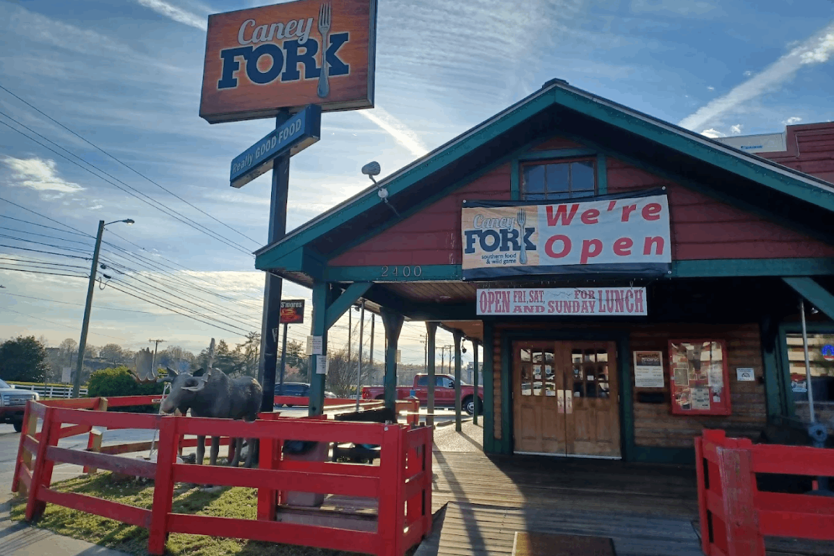 This Rustic Tennessee Restaurant Serves Gator, Elk, and Frog Legs in a Lodge-Like Setting