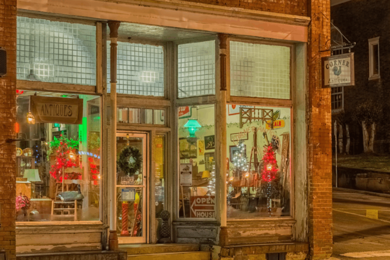 This Small Tennessee Town Might Be the State’s Best-Kept Secret for Antique Lovers