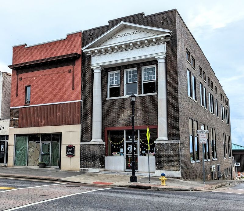 This Small-Town Tennessee Bake Shop Has a Big-Time Pie Reputation This Small-Town Tennessee Bake Shop Has a Big-Time Pie Reputation