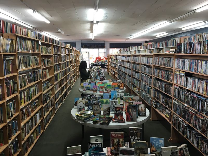 This Small-Town Tennessee Bookstore Is A Dream Stop For Secondhand Book Lovers