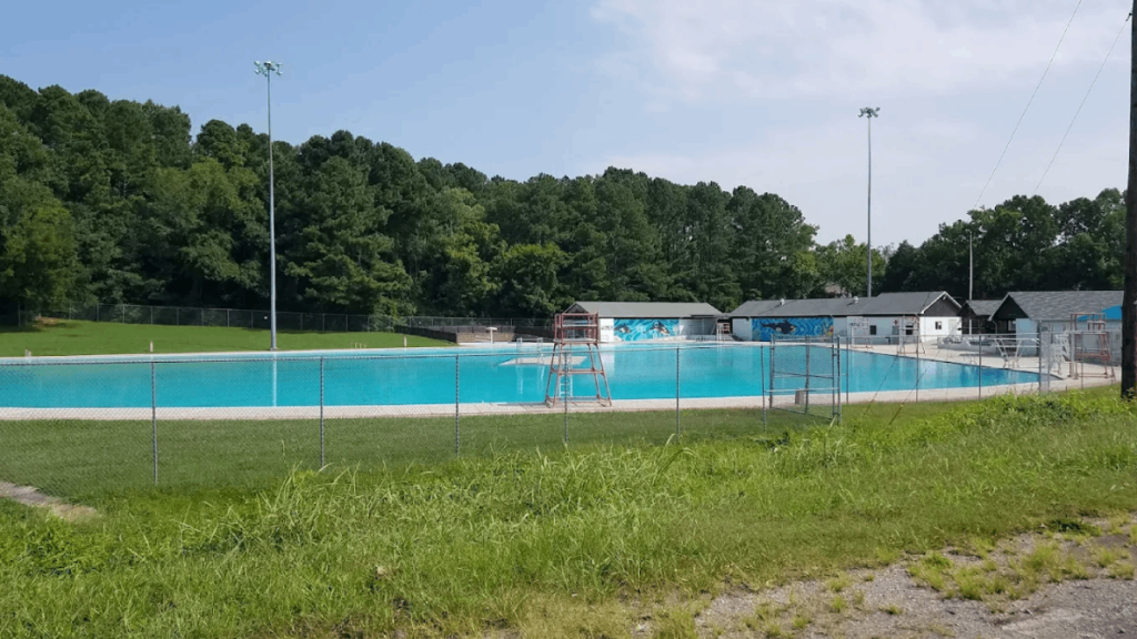 This Spring-Fed Pool In Tennessee Is One Of The Largest In The Nation