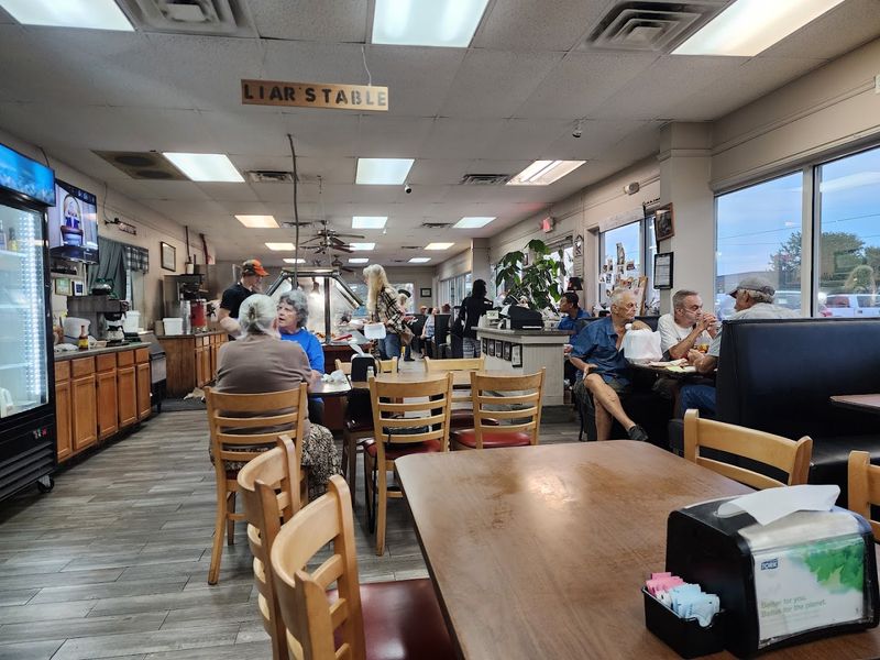 This Tennessee Buffet Is Worth Adding to Your Road Trip List This Tennessee Buffet Is Worth Adding to Your Road Trip List