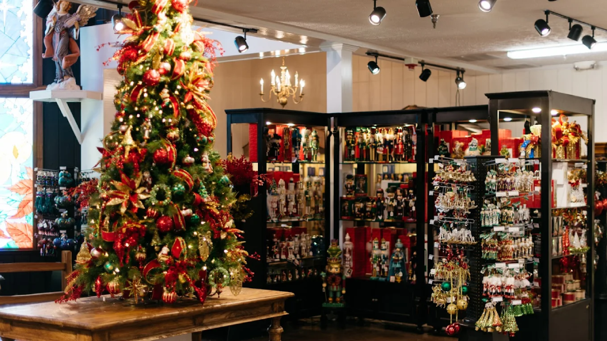 This Tennessee Christmas Village Keeps the Holiday Spirit Alive All Year Long