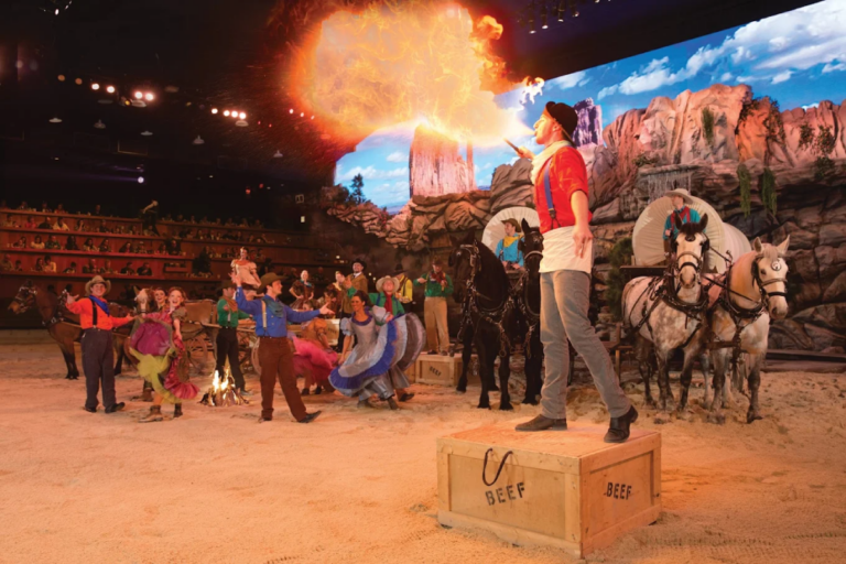 This Tennessee Dinner Show Comes With Galloping Horses and a Four-Course Feast