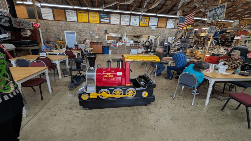 This Tennessee Flea Market Proves $40 Can Still Buy a Lot