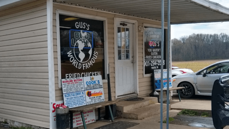 This Unassuming Tennessee Spot Has a Chicken Reputation That Travels