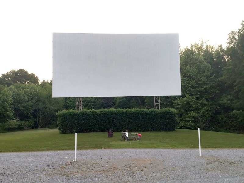Three Outdoor Screens Make Every Visit Feel Bigger