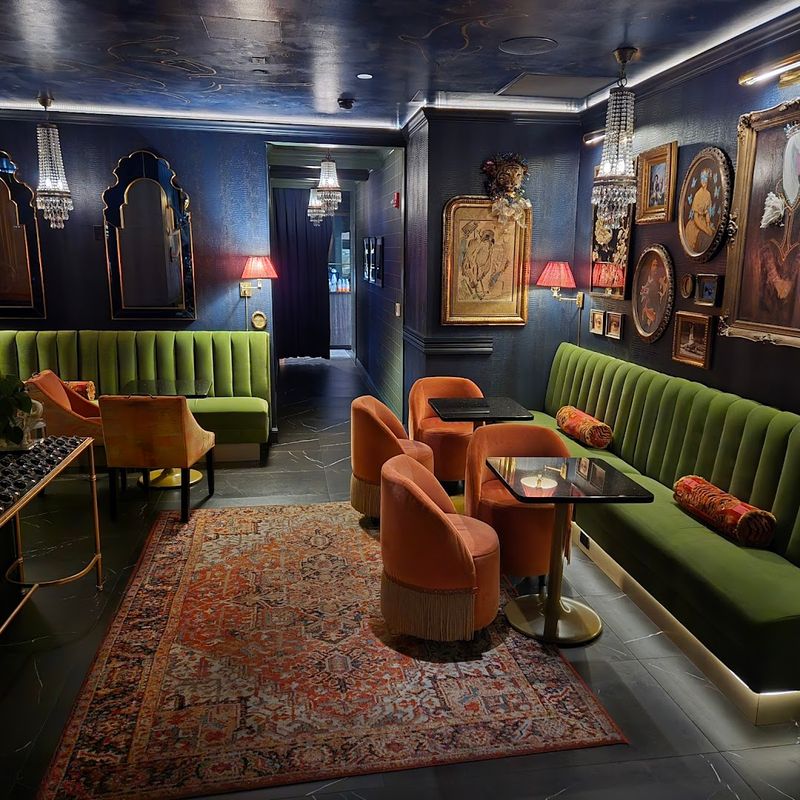 Tiger and Peacock — Memphis
