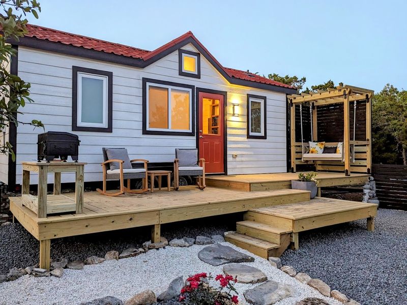 Tiny Home Mountain Getaway (Pipe Creek) Tiny Home Mountain Getaway (Pipe Creek)