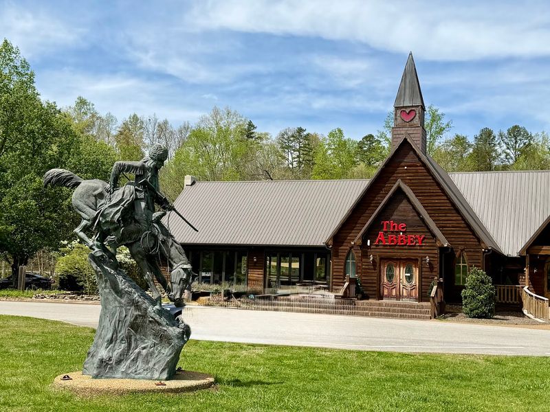 Tips for Visiting This Tennessee Chapel-Turned-Restaurant
