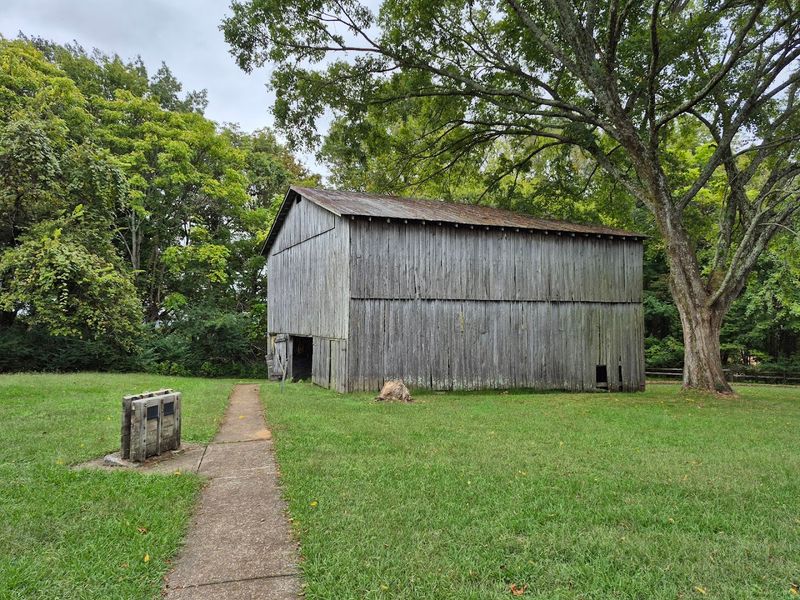 Tobacco Farm and Old Trace Drive — Hampshire