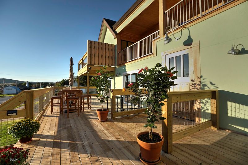 Tracey's — Munising