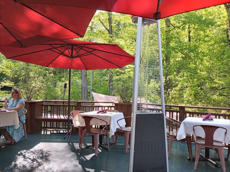 TreeTops Restaurant, Acme