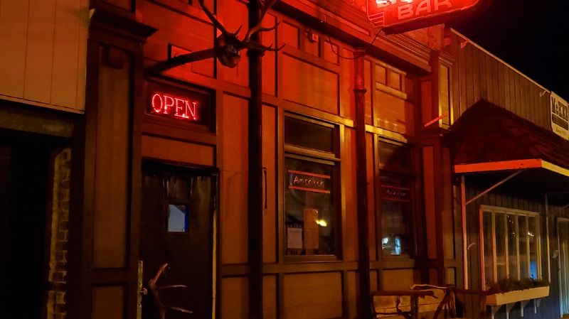Trivia Thursdays and the Weeknight Reasons to Stay
