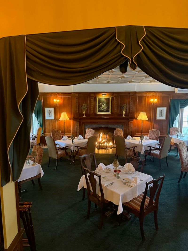 Two Very Different Ways to Dine Under One Roof