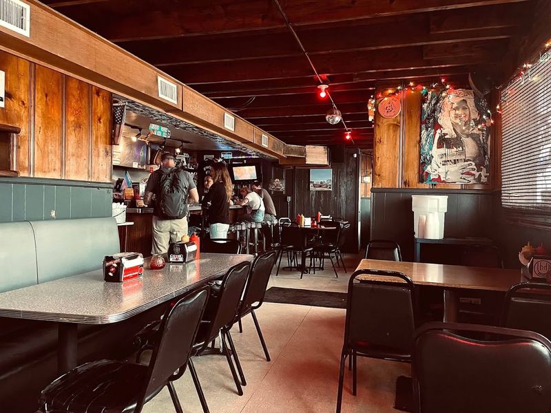Dino's Bar & Grill