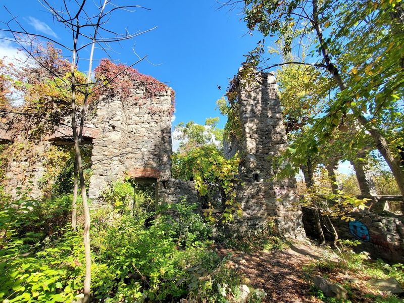 Van Slyke Castle Ruins - Oakland Van Slyke Castle Ruins - Oakland