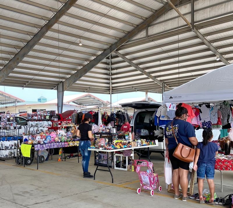 Vendors Selling Absolutely Everything