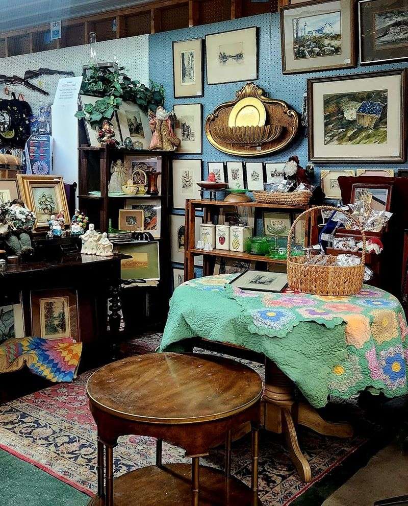 Vintage Furniture Hunting in Southern Michigan Vintage Furniture Hunting in Southern Michigan