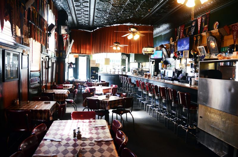 A Dining Room That Moves Fast Without Feeling Rushed A Dining Room That Moves Fast Without Feeling Rushed