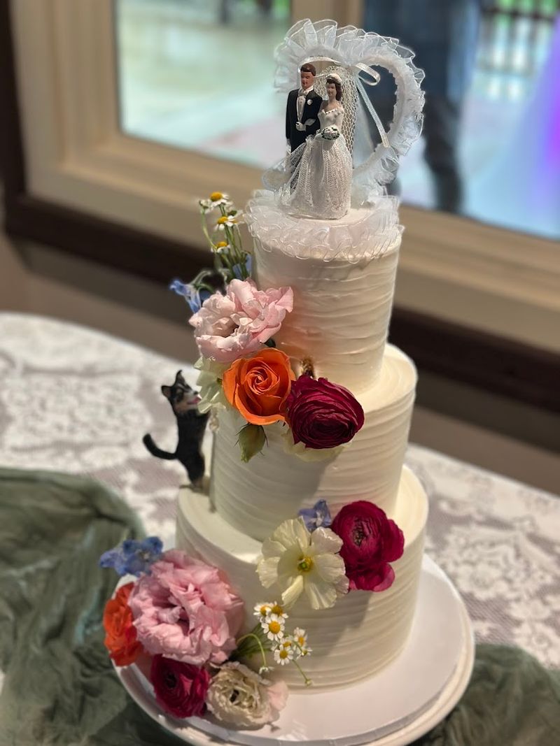 Wedding Cakes That Make Guests Do Double Takes Wedding Cakes That Make Guests Do Double Takes