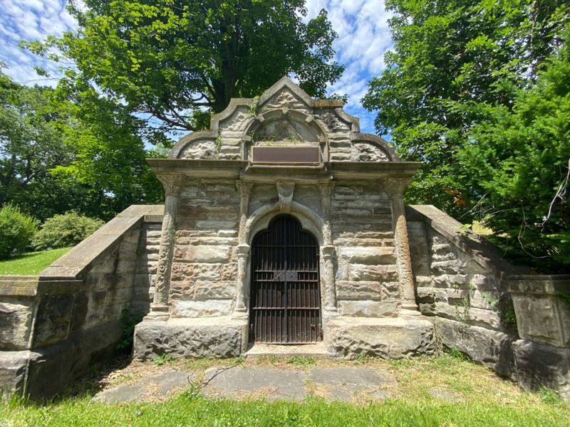 West Lawn Cemetery, Canton