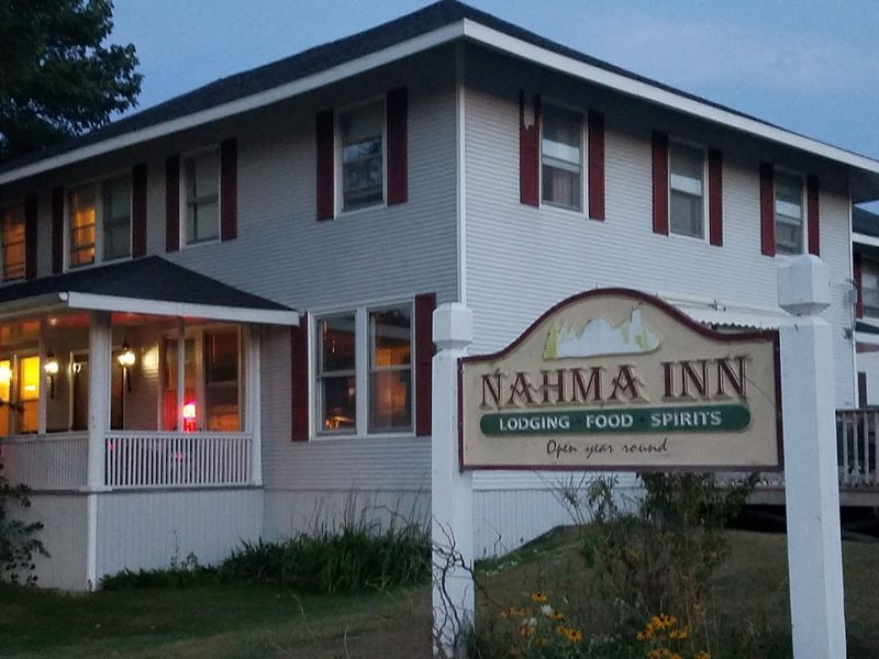 What Staying Overnight at Nahma Inn in Michigan Actually Looks Like What Staying Overnight at Nahma Inn in Michigan Actually Looks Like