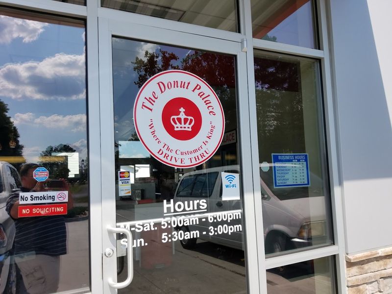 What to Know Before Visiting This Beloved Oak Ridge Bakery