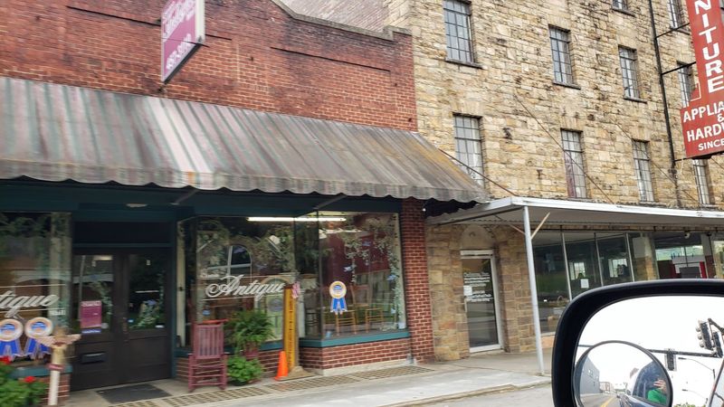 Why Antique Lovers Should Put Clinton on Their Tennessee Bucket List Why Antique Lovers Should Put Clinton on Their Tennessee Bucket List