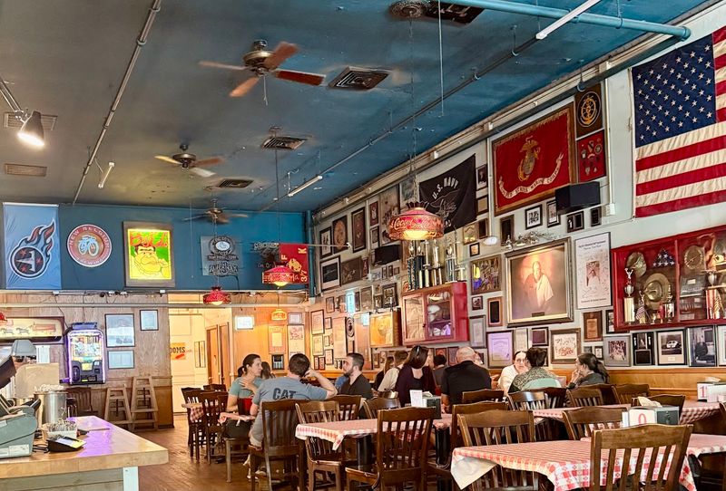 Why Big Ed's Pizza Has Been An Oak Ridge Favorite For Decades Why Big Ed's Pizza Has Been An Oak Ridge Favorite For Decades