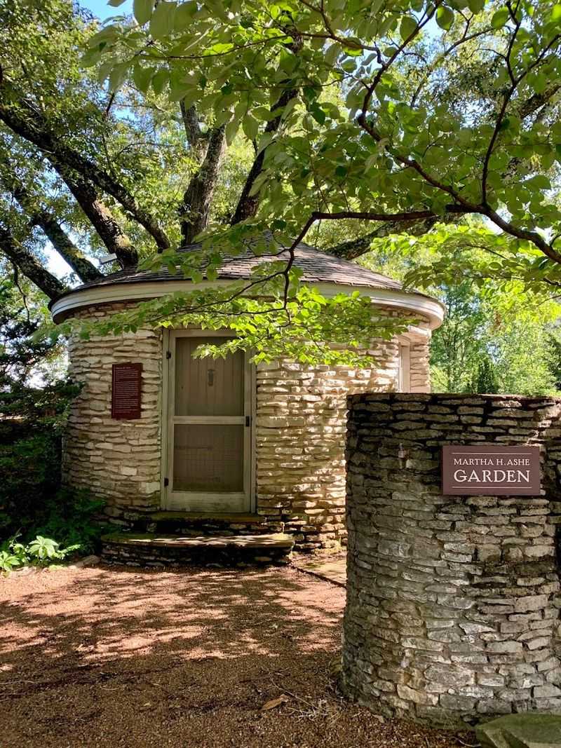 Why Locals Love This Free-To-Visit Botanical Garden In Tennessee Why Locals Love This Free-To-Visit Botanical Garden In Tennessee