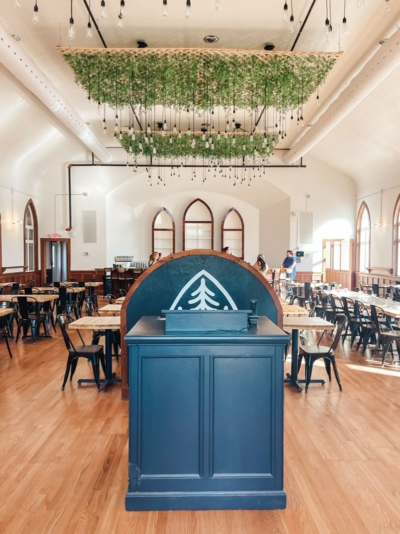 Why Locals Love This Tennessee Restaurant for Brunch, Dinner, and Drinks