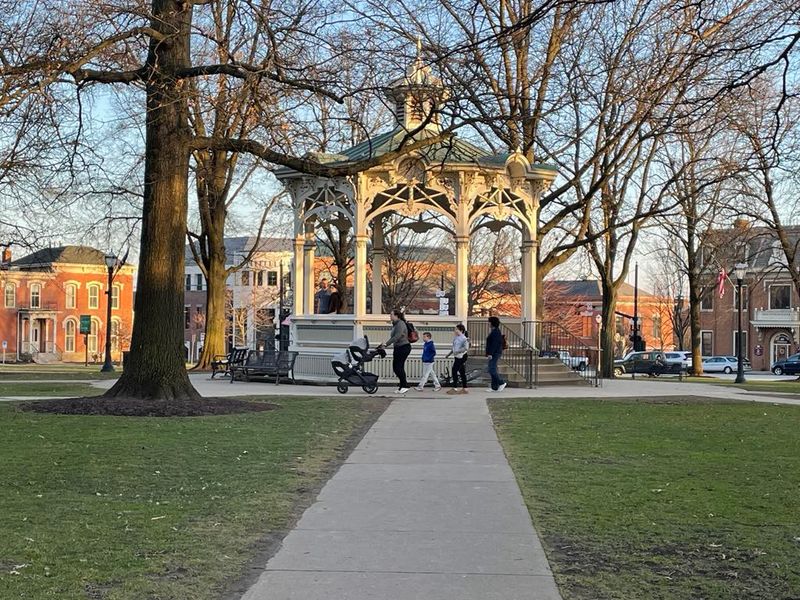 Why Medina Is Hard to Leave