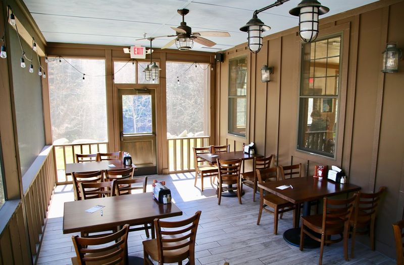 Why This Gatlinburg Spot Feels Like a Homestyle Meal