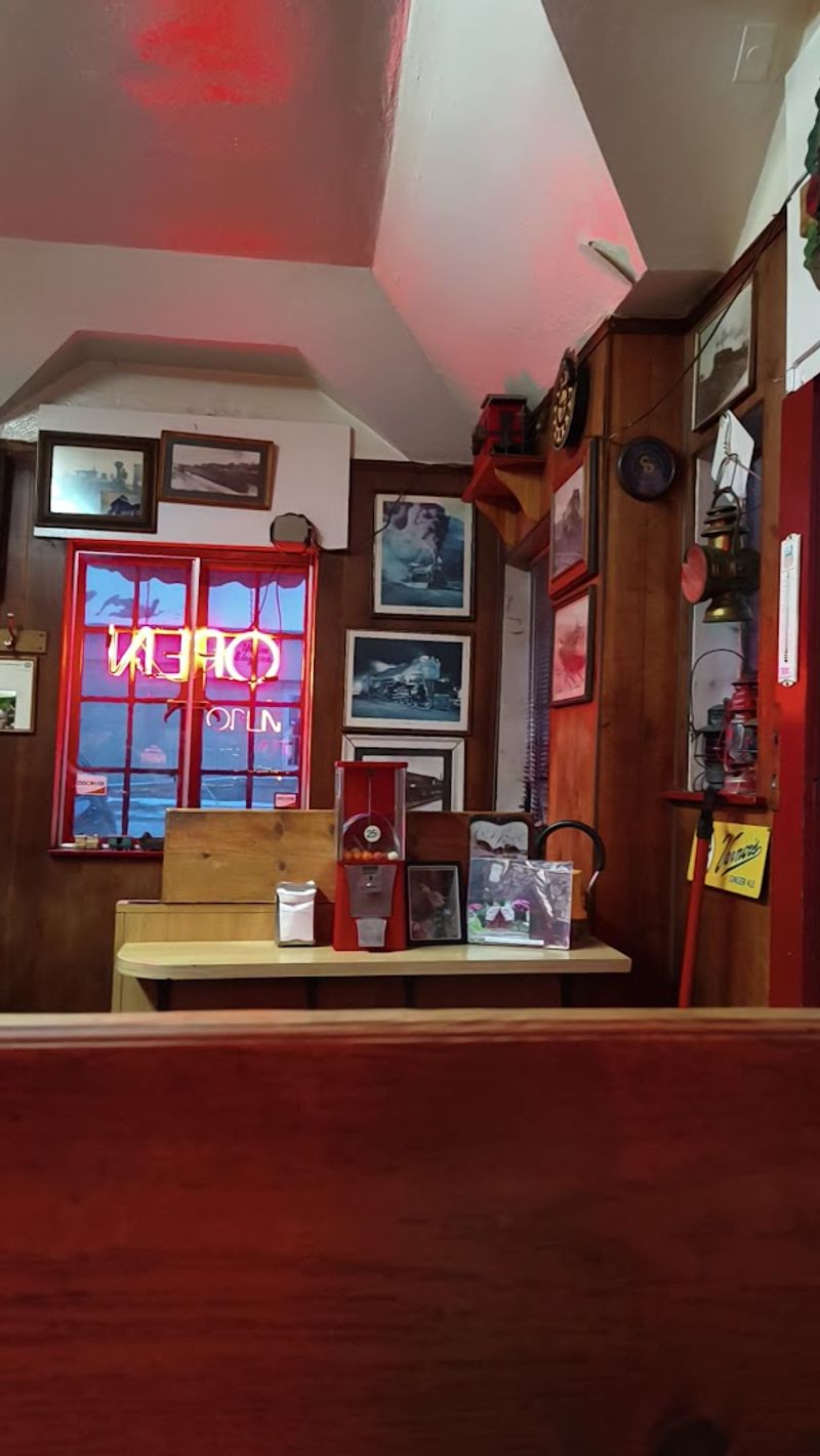 Why This Grand Rapids Counter Spot Has Outlasted Decades of Food Trends