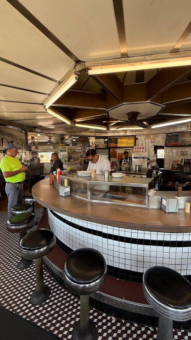 Why This Old-School Jersey Stop Is Worth the Drive Why This Old-School Jersey Stop Is Worth the Drive