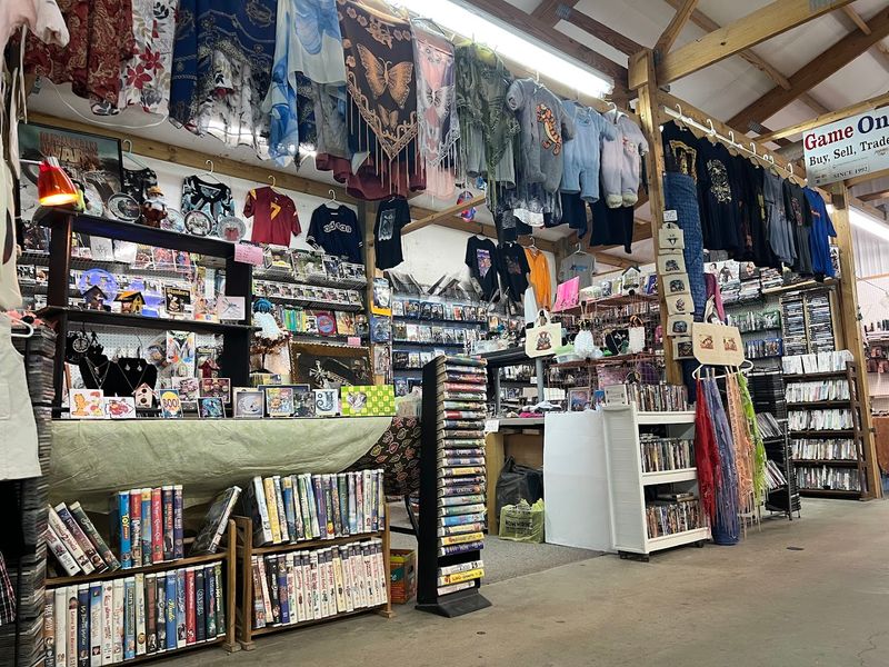 Why Tri-Cities Flea Market Is One Of Tennessee's Most Addictive Bargain Stops Why Tri-Cities Flea Market Is One Of Tennessee's Most Addictive Bargain Stops