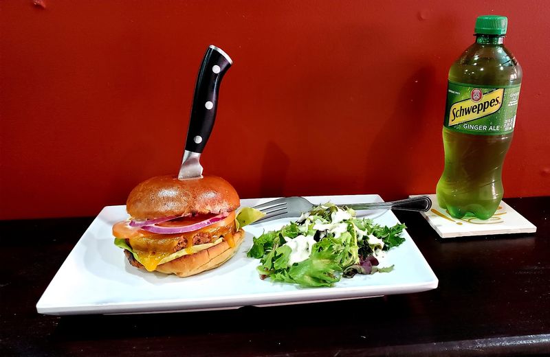 Why locals keep sending burger lovers to Pacific Avenue