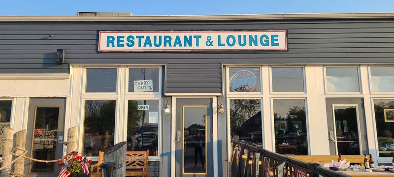 Wild Wings Restaurant & Lounge – Oak Harbor
