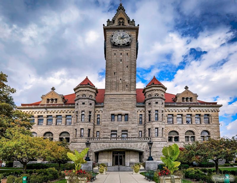 Wood County Courthouse, Bowling Green