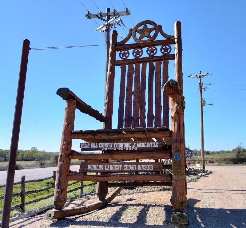 World's Largest Cedar Rocker (Lipan) World's Largest Cedar Rocker (Lipan)
