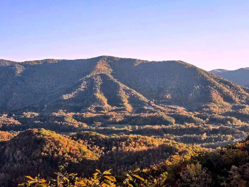 Log Rock, Raven Rock, and the Park’s Big-Sky Drama Log Rock, Raven Rock, and the Park’s Big-Sky Drama