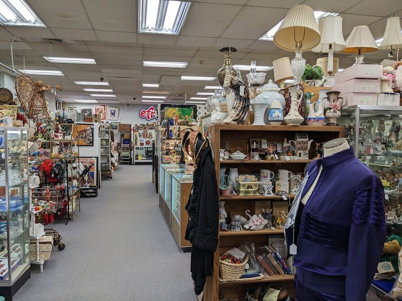 Oakton Street Antique Center (Arlington Heights) Oakton Street Antique Center (Arlington Heights)