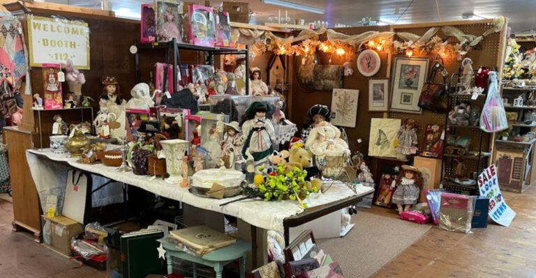 A Two-Story Flea Market in Pennsylvania Has So Many Vintage Goods People Keep Coming Back to See What’s New
