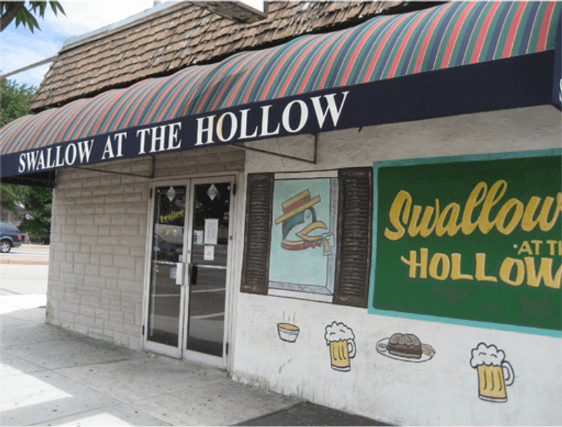 Swallow at the Hollow (Roswell) Swallow at the Hollow (Roswell)