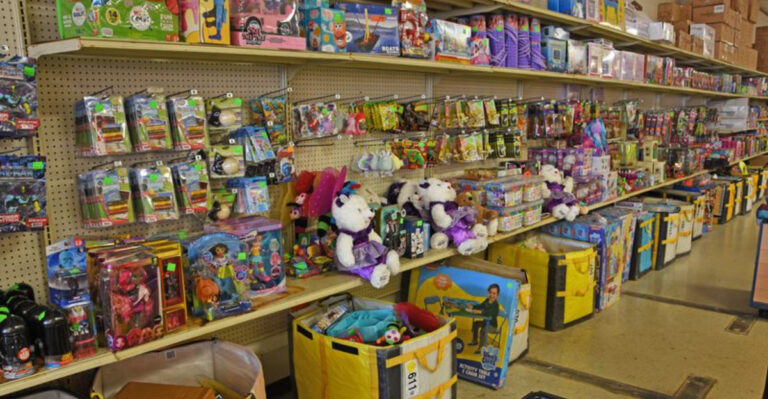 Families Across Tennessee Are Saving Big At This Enormous Discount Grocery Store