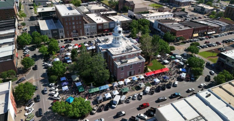 From Fresh Produce To Homemade Treats, These 12 Tennessee Markets Have It All