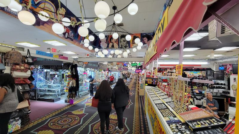 Fantastic Indoor Swap Meet (Las Vegas) Fantastic Indoor Swap Meet (Las Vegas)