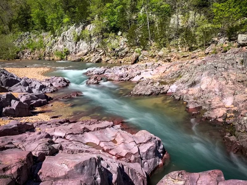 Missouri rock, clear water, and all the little details Missouri rock, clear water, and all the little details